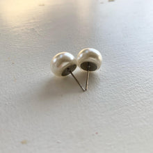 Load image into Gallery viewer, Black Small CC Pearl Stud Earrings