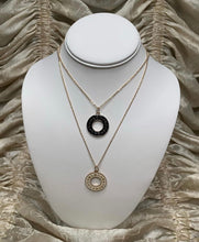 Load image into Gallery viewer, LV Round Necklace