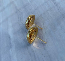 Load image into Gallery viewer, Pink Pearl Heart Stud Earrings