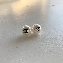 Load image into Gallery viewer, Black Small CC Pearl Stud Earrings