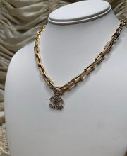 Load image into Gallery viewer, Crystal Detailed Paperclip Detailed Necklace