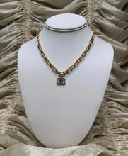 Load image into Gallery viewer, Crystal Detailed Paperclip Detailed Necklace