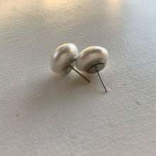 Load image into Gallery viewer, Pearl Crystal Earrings