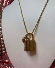 Load image into Gallery viewer, LV Lock & 2 Keys with Rope Chain