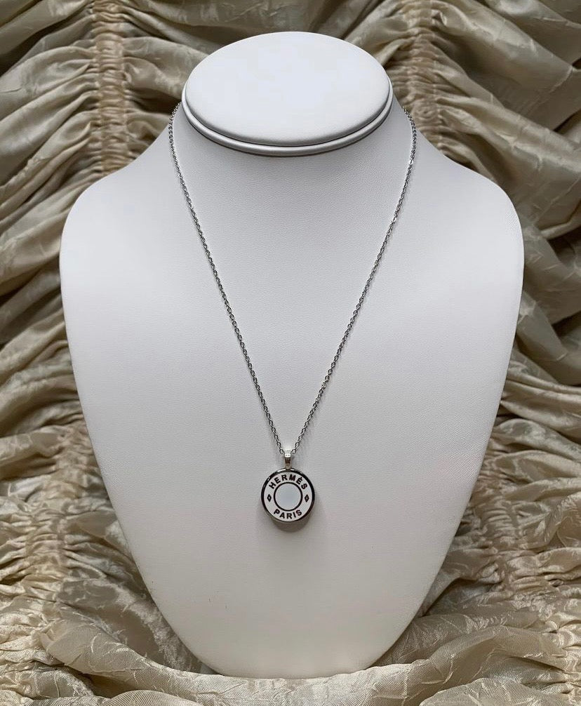 White & Silver Round Necklace